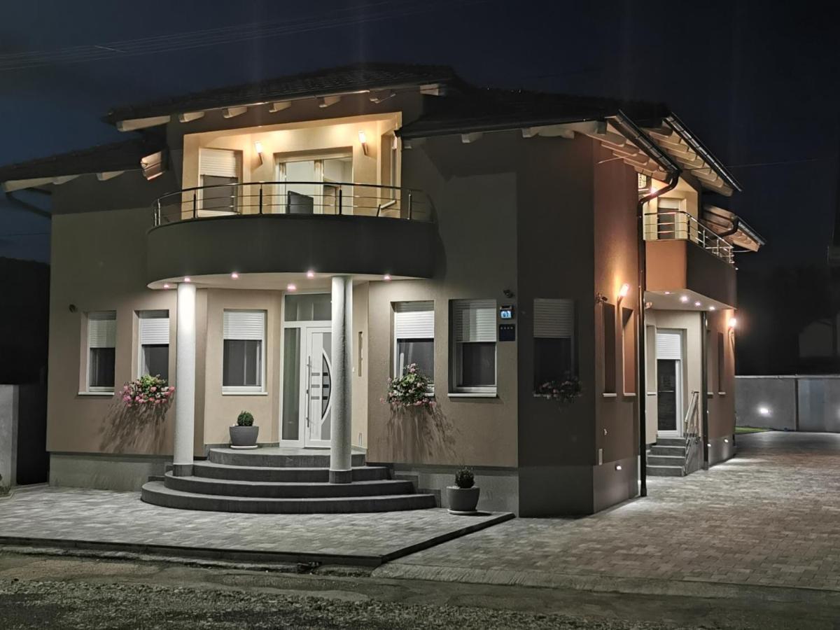 Apartman Bozur **** Satnica Dakovacka Exterior photo