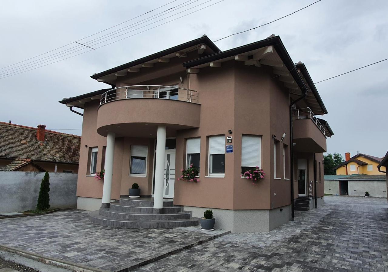 Apartman Bozur **** Satnica Dakovacka Exterior photo